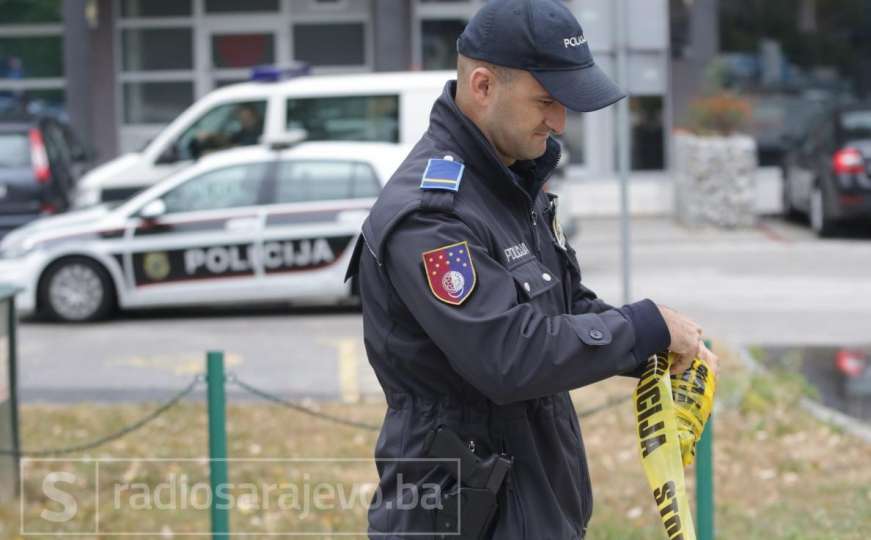 Nesreća u BiH: Vozilom sletio s ceste, jedna osoba povrijeđena